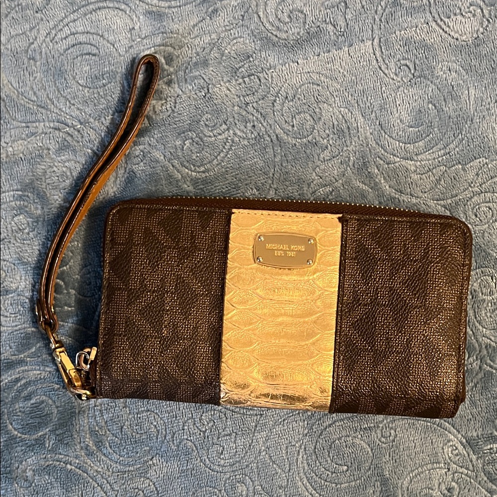 Michael Kors Black and Gold Textured Wristlet